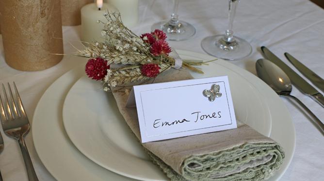Celebration giving place cards