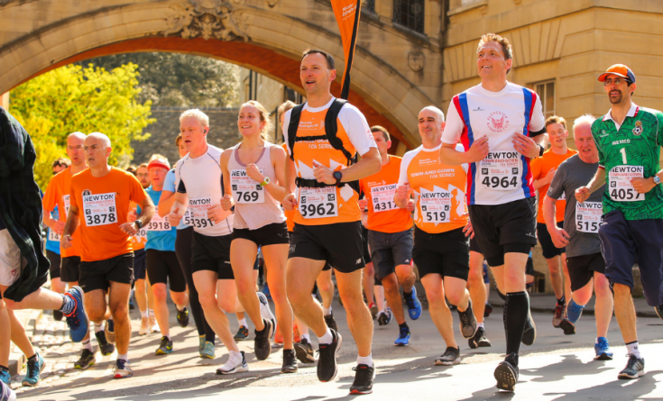 People running the course of the Oxford Town and Gown event