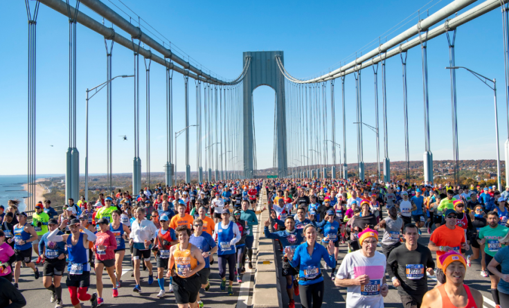 People running at the NYC marathon